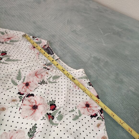 Classy Van Heusen Shirt Short Sleeve Floral Size M Top Blouse Summer Breezy - Picture 5 of 8